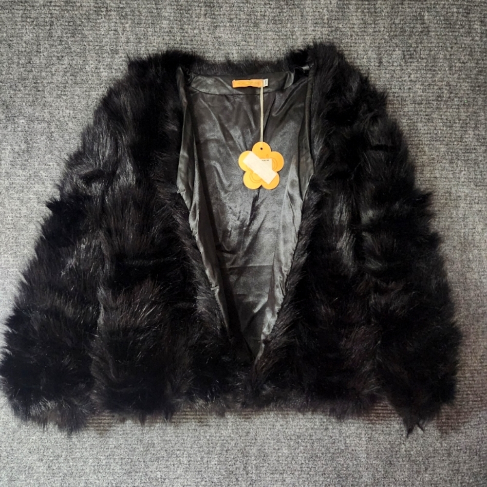Kimi & Co Faux Fur Womens Jacket Vegan Festival Fluffy Coat Cropped Sz M/L